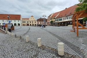 FOTO – Fără maşini în Piaţa Mică – Jumătate din ea e zonă pietonală