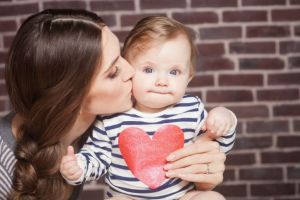 2 Iunie: Ziua Naţională pentru Adopţie. Șansa la o nouă viaţă, într-un mediu familial stabil şi permanent