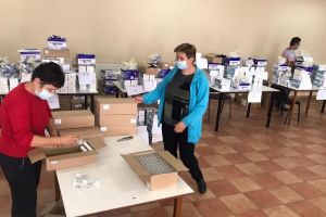 Şcolile din Bihor au primit măşti, şerveţele şi geluri antibacteriene pentru începerea pregătirilor pentru examene (FOTO)