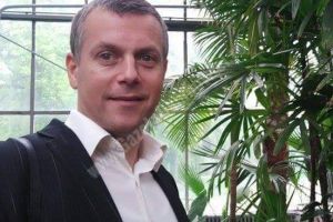 IPOTEZE  DE  LUCRU    –  Iulian MAREȘ –  Poveşti de succes
