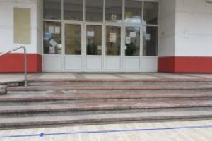 Elevii din anii terminali se întorc, marţi, la şcoală. Se fac fac numai activităţi de pregătire pentru examenele naţionale