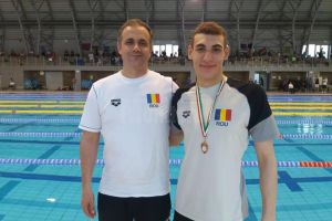 Multiplul campion naţional de înot Șerban Cotos a primit permisiunea de a intra din nou în bazin