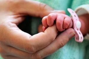 Ziua Naţională pentru Adopţie, marcată astăzi. Câţi copii din Braşov şi-au găsit familii în primele luni ale acestui an?