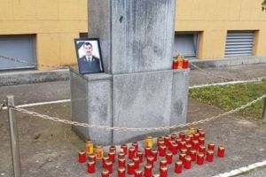 Poliţiştii timişeni dau drumul sirenelor în memoria colegului lor împuşcat mortal în misiune