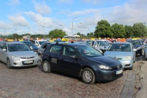 Prefectul, prezent la reluarea examinărilor pentru permis auto