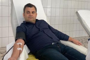 VIDEO: Constantin Mândrilă, primul donator de plasmă la Centrul de Transfuzii din Focşani