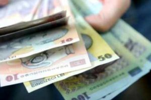 Stimulent în valoare de 1.150 de lei pentru angajaţii centrelor de îngrijire care au fost izolaţi la locul de muncă