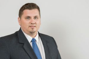 Comunicat de presă Beniamin Todosiu, preşedintele USR Alba: Pensiile speciale sunt o nedreptate. În Alba, un pensionar de lux câştigă peste 7.000 de euro pe lună, iar un fost agricultor 100 de euro