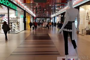 Din 15 iunie ar urma să se deschidă mallurile din România, anunţă ministrul Economiei