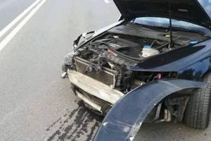 Mort de beat, un bărbat din Căpâlniţa şi-a abandonat maşina după ce a provocat un accident rutier