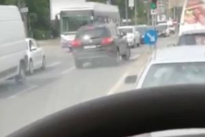 VIDEO. Un şofer a oprit la semafor pe contrasens, la Timişoara. Circulaţia a fost dată peste cap