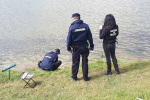 FOTO Zeci de pescari din Botoşani, sancţionaţi pentru că au mers la pescuit în perioada prohibiţiei