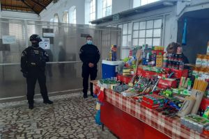 O nouă acţiune a mascaţilor în Piaţa Mare din Botoşani. S-au confiscat 1.260 kilograme legume şi fructe şi s-au dat amenzi