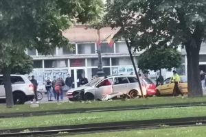 CUM s-a petrecut ACCIDENTUL de aseară de pe Bulevardul Revoluţiei (GALERIE FOTO)