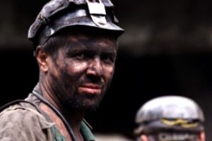 Minerii ameninţă că vin la proteste în Capitală după declaraţia lui Ludovic Orban