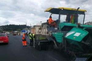 Covor asfaltic pe DN 17, după Dorna, şi reparaţii pe DN 2H Rădăuţi-Putna