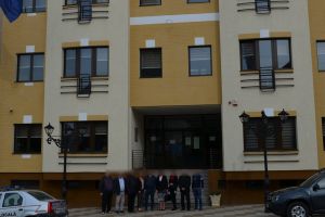 Procurori DIICOT la Primăria Tăşnad. Secretarul, “invitat” la audieri