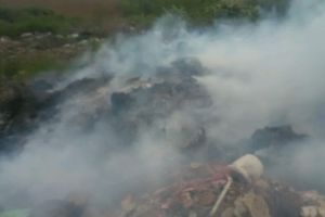 Şi primăriile încalcă legea! O primărie din Bihor, amendată pentru că a incendiat gunoaie, alta pentru că a încercat să le îngroape