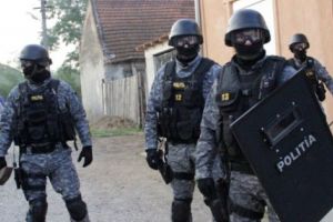 DESCINDERI LA SUSPECŢI DE TRAFIC DE MINORI ŞI ŞANTAJ