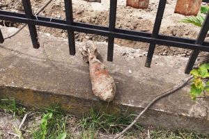 Bombă de aruncător descoperită în Focşani, în timpul unor săpături pentru o construcţie