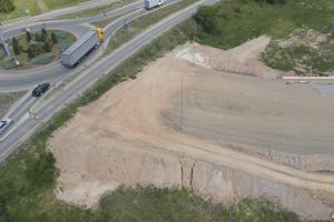 VIDEO| Pe autostrada A10 Sebeş-Turda, lotul 1, au început lucrările de conectare a bretelei cu sensul giratoriu existent la Alba Iulia Nord