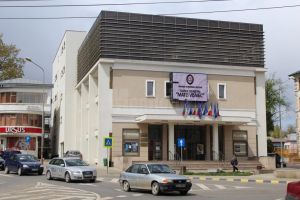 Teatrul sucevean va susţine spectacole în aer liber, în perioada următoare