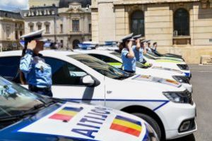 MAI: Poliţia Română va fi dotată cu mai multe autovehicule Dacia Duster, Logan şi Dokker