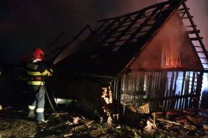 Incendiu la Jelna. A luat foc un grajd de animale (FOTO)