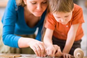 AJUTOR FINANCIAR pentru familiile arădene care apelează la BONE