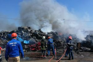 Incendiu la un centru de colectare a fierului vechi