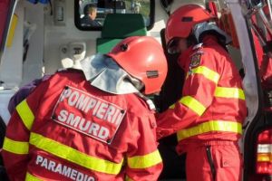 Accident MORTAL in Prahova, pe Cerasu. O femeie de 40 de ani a decedat dupa ce a fost lovita de masina in timp ce mergea pe marginea drumului