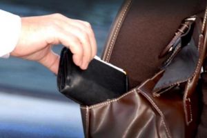 Aradul, plin de HOȚI: Ce a păţit o femeie, în staţia de tramvai