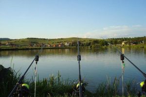 Noi reguli pentru pescari. Restricţiile pe baltă, relaxate