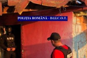 Percheziţii domiciliare în Bozânta Mică într-un caz privind traficul de persoane. Mai multe victime au fost salvate (VIDEO)
