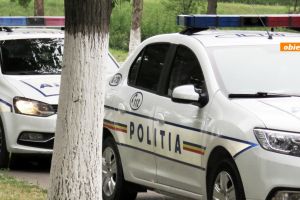 Tânăr băut la volan şi fără permis, oprit de poliţişti cu focuri de armă. Figura în bazele de date ca persoană izolată la domiciliu