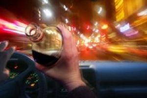 O nouă zi, aceleaşi probleme: Tânăr prins băut la volan şi fără să deţină permis de conducere