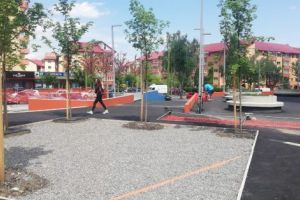 Săptămâna viitoare începe colorarea aleilor pietonalei Răcădău. Până la jumătatea lunii iunie se va demara şi construcţia noii arteziene