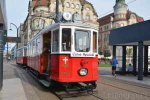 Curse cu tramvaiul de epocă şi autobuzul turistic sâmbătă, duminică şi luni, în Oradea