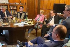 LUDOVIC ORBAN ȘTIE CINE L-A FOTOGRAFIAT ÎN TIMP CE FUMA ÎN SEDIUL GUVERNULUI. „A VRUT SĂ-I FACĂ RĂU. MI-A SPUS ŞI MIE…”