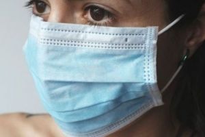 Concluzie – Oamenii au renunţat la mască, iar numărul cazurilor de coronavirus a crescut