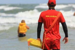 Salvamarii nu vor mai face resuscitarea prin respiraţie gură la gură. Cum vor acorda primul ajutor