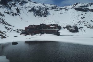 FOTO Rusalii la Bâlea Lac – Turiştii se pot bucura şi acum de zăpadă