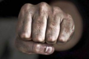 Ordin de protecţie provizoriu faţă de un bărbat din Ocna Mureş, care şi-a agresat soţia. S-a ales şi cu dosar penal, pentru violenţă în familie