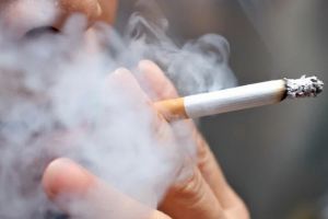Dependenţa de nicotină: Cum ajungi să tragi în piept peste 4.000 de substanţe