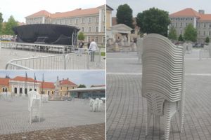 FOTO| În Alba REÎNCEP spectacolele în aer liber cu respectarea măsurilor de distanţare: Cum arată pregătirile din Piaţa Cetăţii