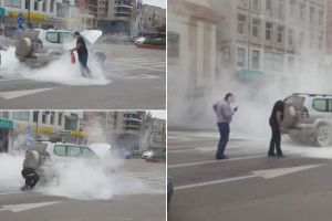 FOTO| Spirit civic la Alba Iulia: Doi bărbaţi au ajutat şoferul maşinii care a luat foc în sensul giratoriu de la Unirea, până la sosirea pompierilor