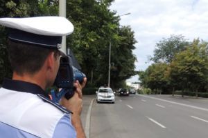 Sute de poliţişti mobilizaţi pentru minivacanţa de Rusalii. Aparate radar pe drumurile naţionale şi judeţene