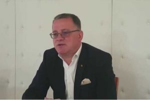 VIDEO| Ministul Agriculturii, vizită de lucru în judeţul Alba: 1.900 de hectare din judeţ, calamitate de secetă, vor fi despăgubite de Guvern