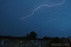 Cod galben de vijelii, descărcări electrice, grindină şi ploi torenţiale în Bihor
