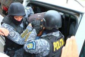 Încarcerat pentru loviri şi alte violenţe